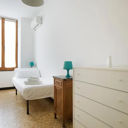 Casa de Férias Hostdomus - Ca' Di Nava Alassio